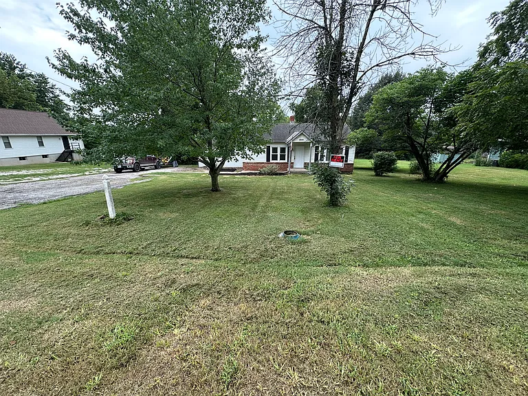 20201 E Truman Rd — Photo 2