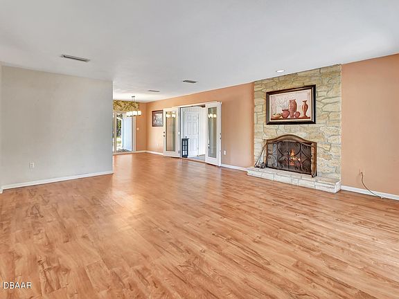 3rd image of 604 Lake Dr