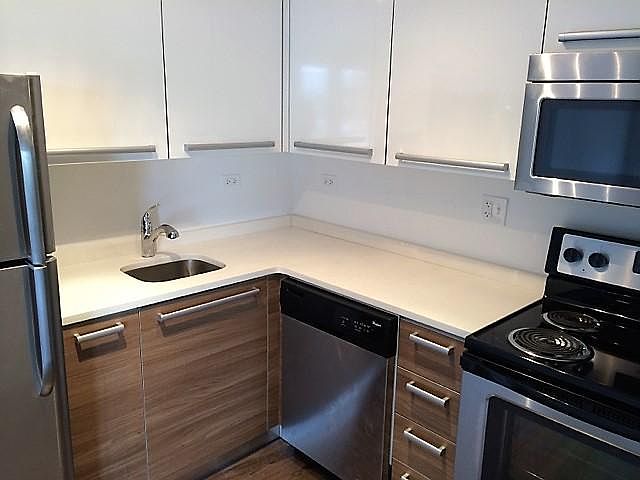 2nd image of 925 W Carmen Ave APT 7G