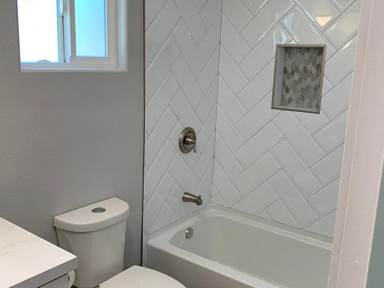 1355 Woodview Ct — Photo 6