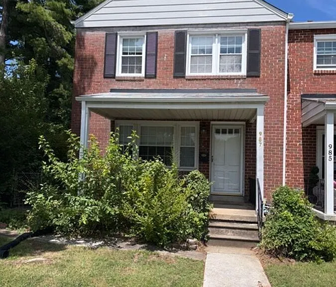 987 Fairmount Ave — Photo 1