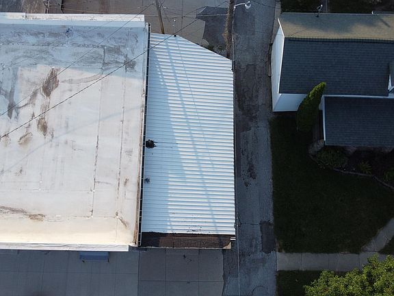 3rd image of 103 S Jefferson St
