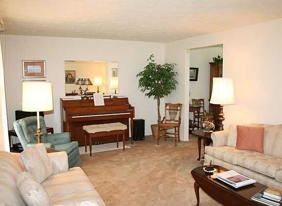3rd image of 43 Park Circle Dr