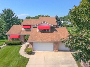 18 Clarendon Ct, Madison, WI 53704