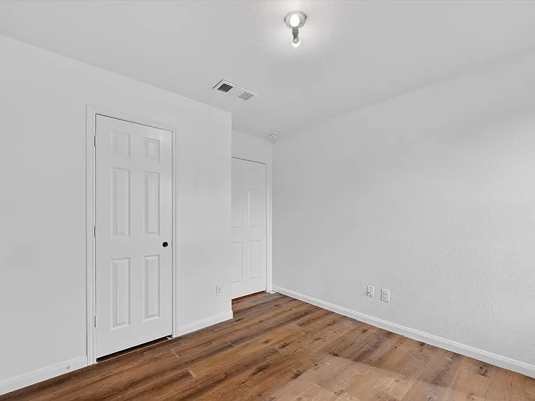204 Lamont Rd — Photo 24