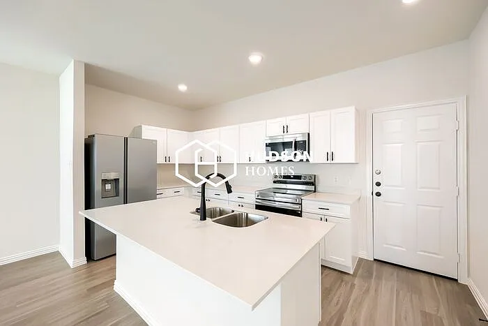 4 bed, 2.5 bath, 2189 sqft, $2,325 — Photo 4