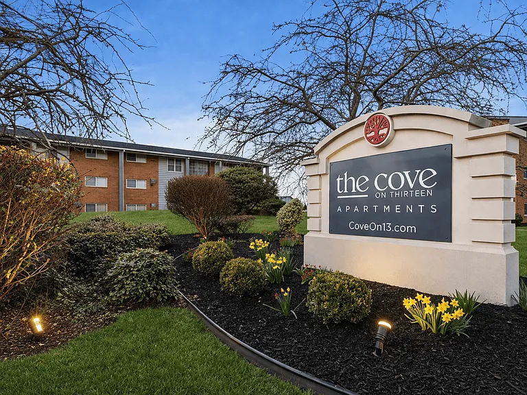 Cove On 13 - Roseville, MI — Photo 33