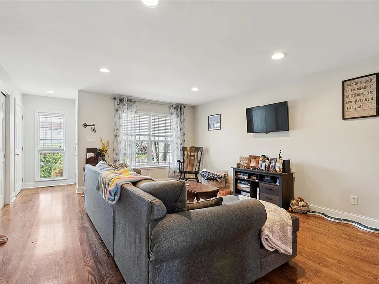 126 Wood St — Photo 17