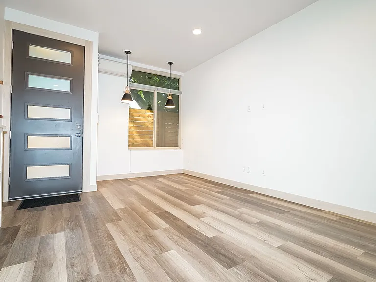 5616C California Ave SW — Photo 5