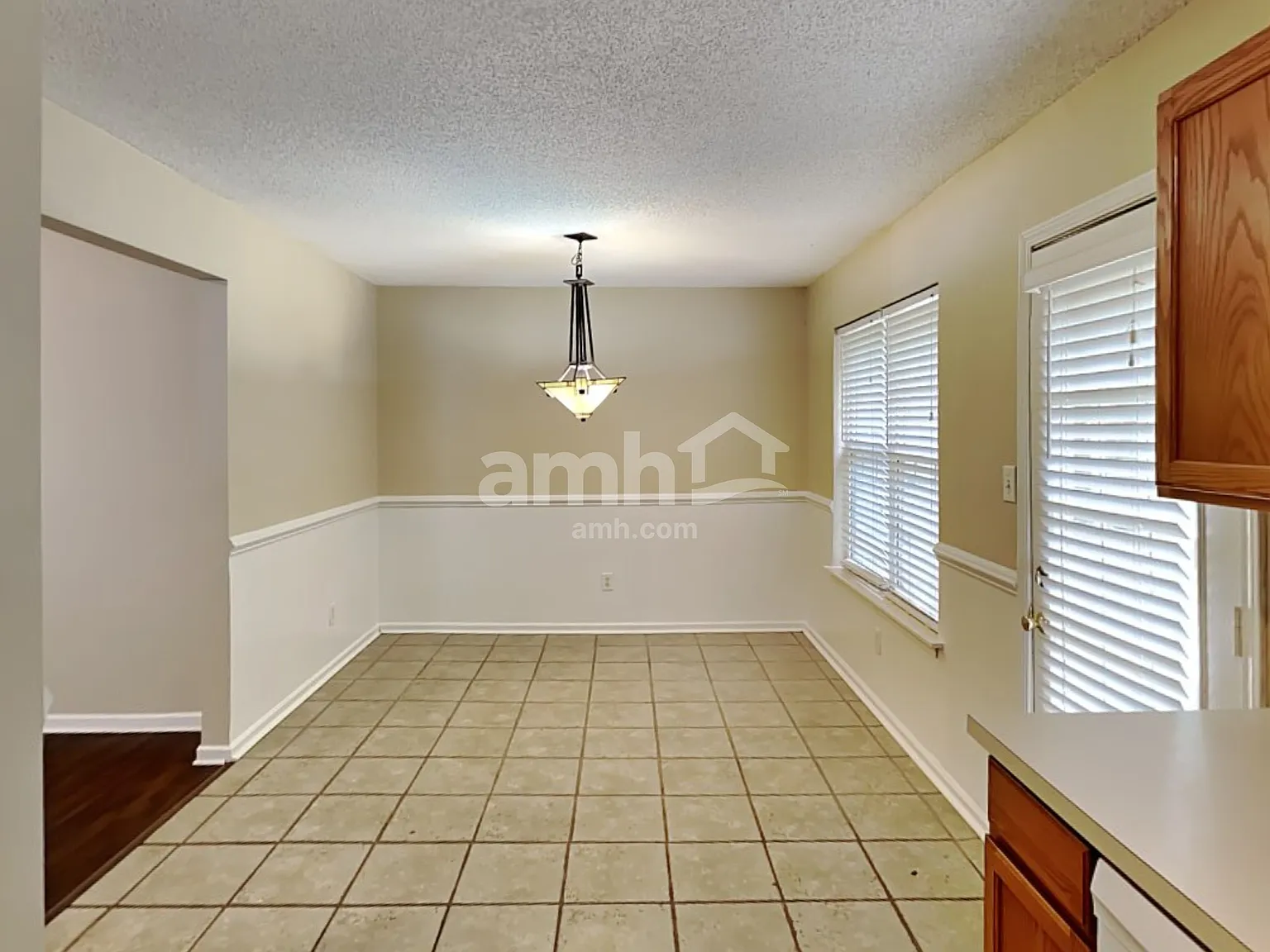 3 bed, 2.0 bath, 1414 sqft, $2,010 — Photo 4