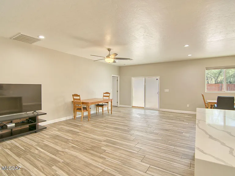 3304 E Elida St — Photo 31