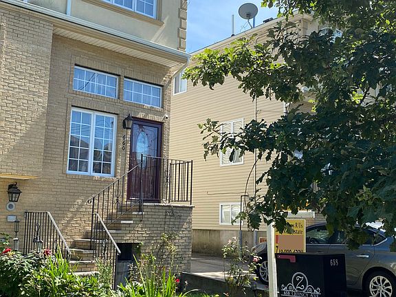 2nd image of 660 Quincy Ave