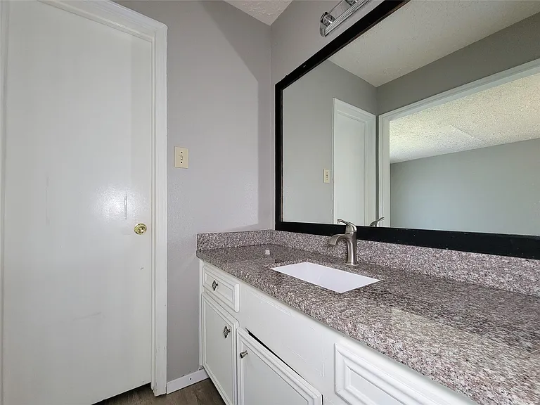 13611 Ravensway Dr #B — Photo 24