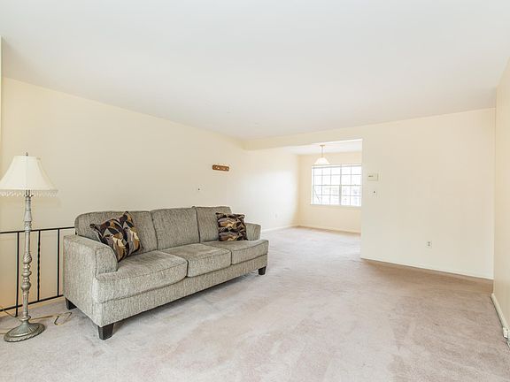 Alternate view of the living room 