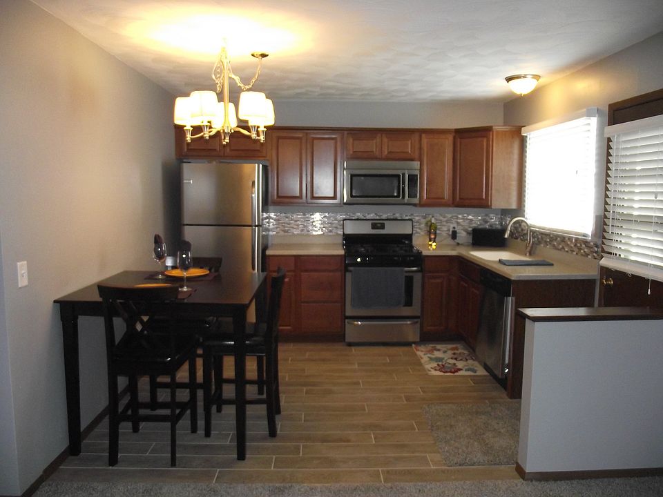 Eat In Kitchen w/new applian