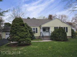 106 Pittis Ave, Allendale, NJ 07401