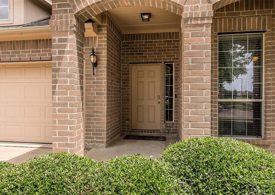 1st image of 418 Abbey Ln