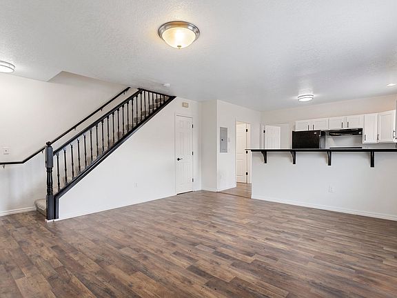 5th image of 10033 N Lombard St #10037