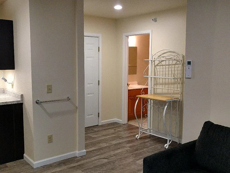 525 Sprague Ave #8 — Photo 3
