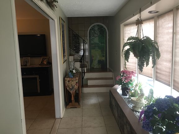 2nd image of 195 Merrill Ave