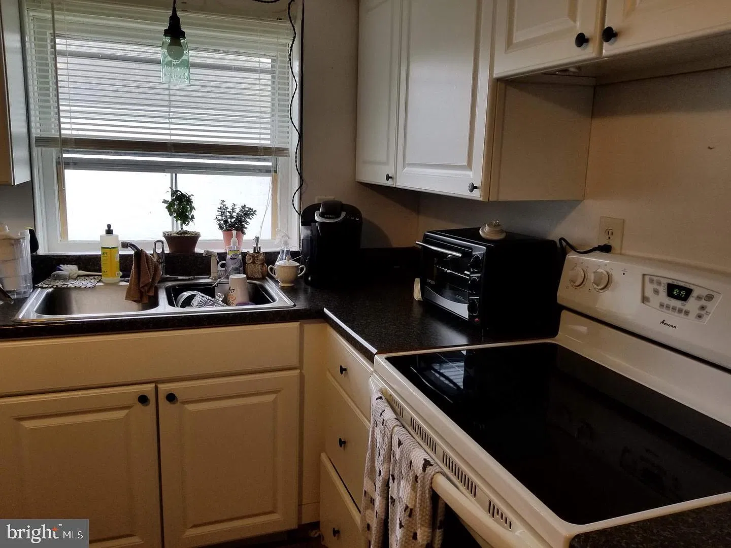 2 bed, 1.0 bath, 1920 sqft, $1,295 — Photo 3