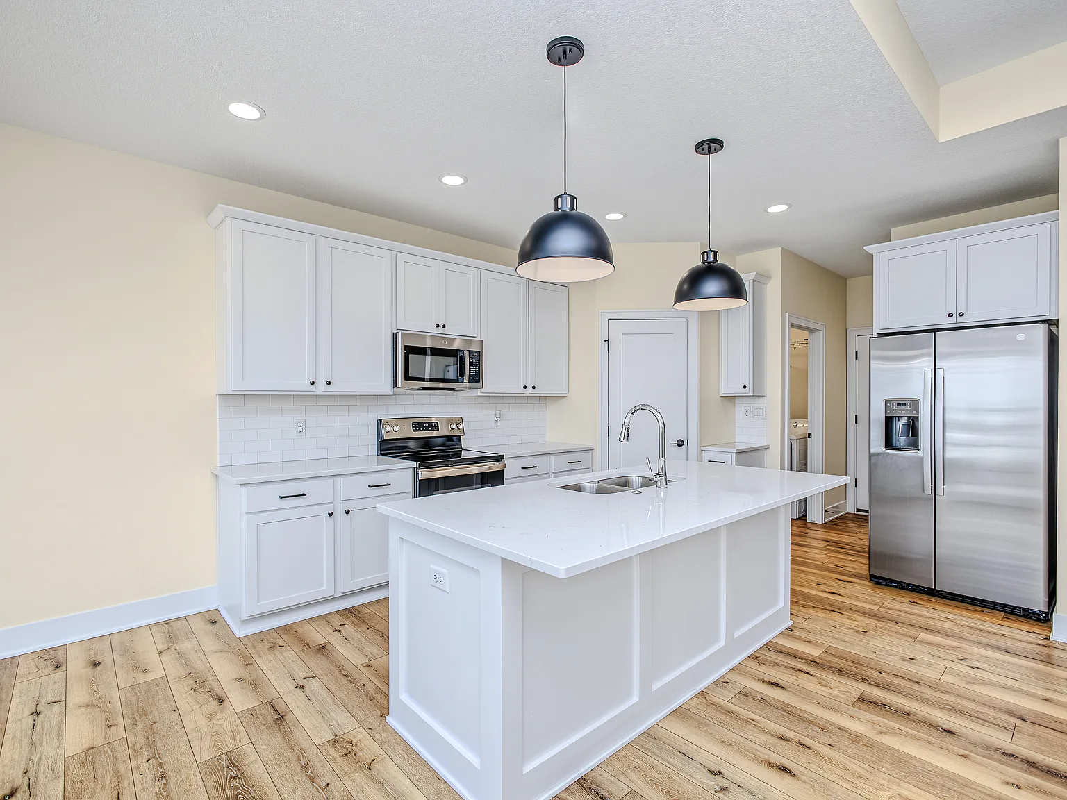 4 bed, 2302 sqft, $2,500 — Photo 3