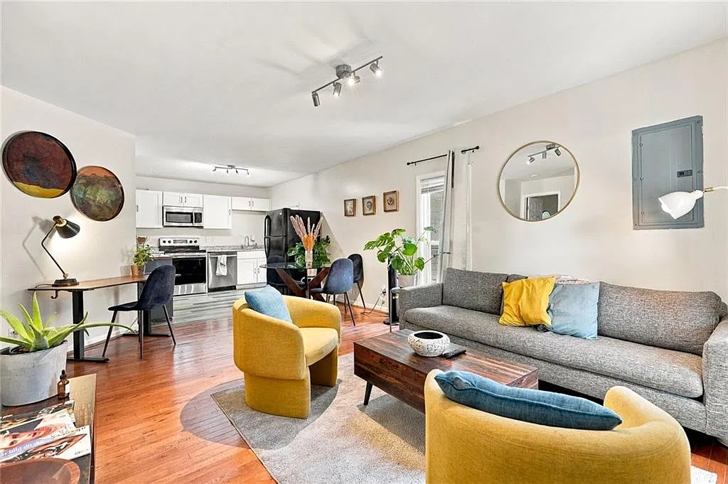 1069 Martin Luther King Jr Dr SW — Photo 2