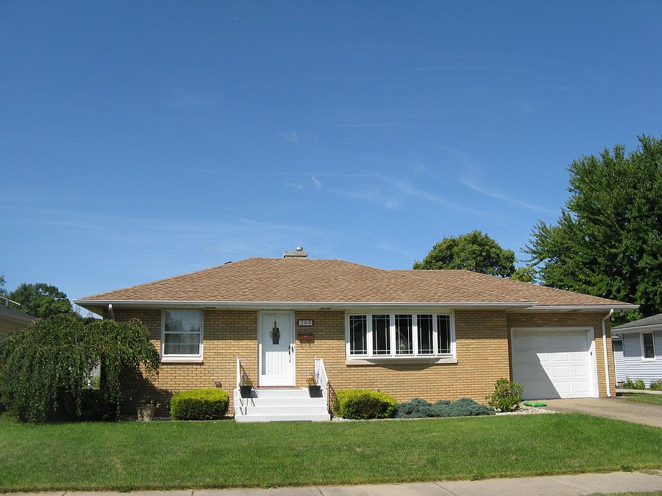 1st image of 209 Manor Dr