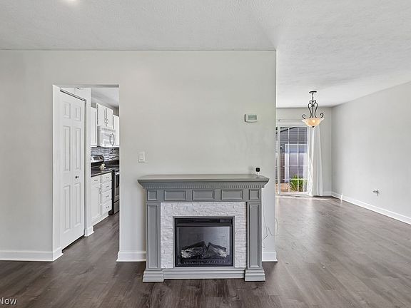 4th image of 26915 Oxford Park Ln