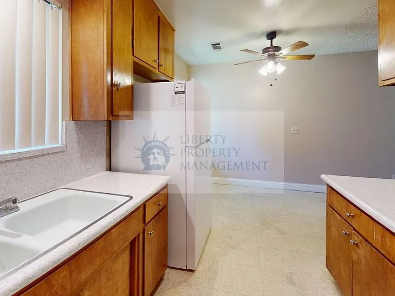 1640 W Rumble Rd #B — Photo 6