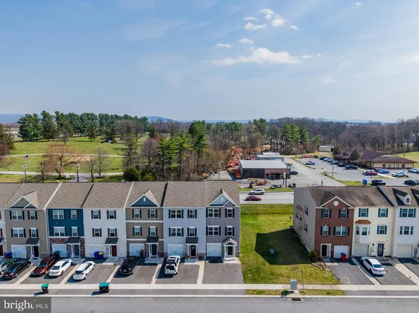 3381 Landmark Ct, Chambersburg, PA 17201