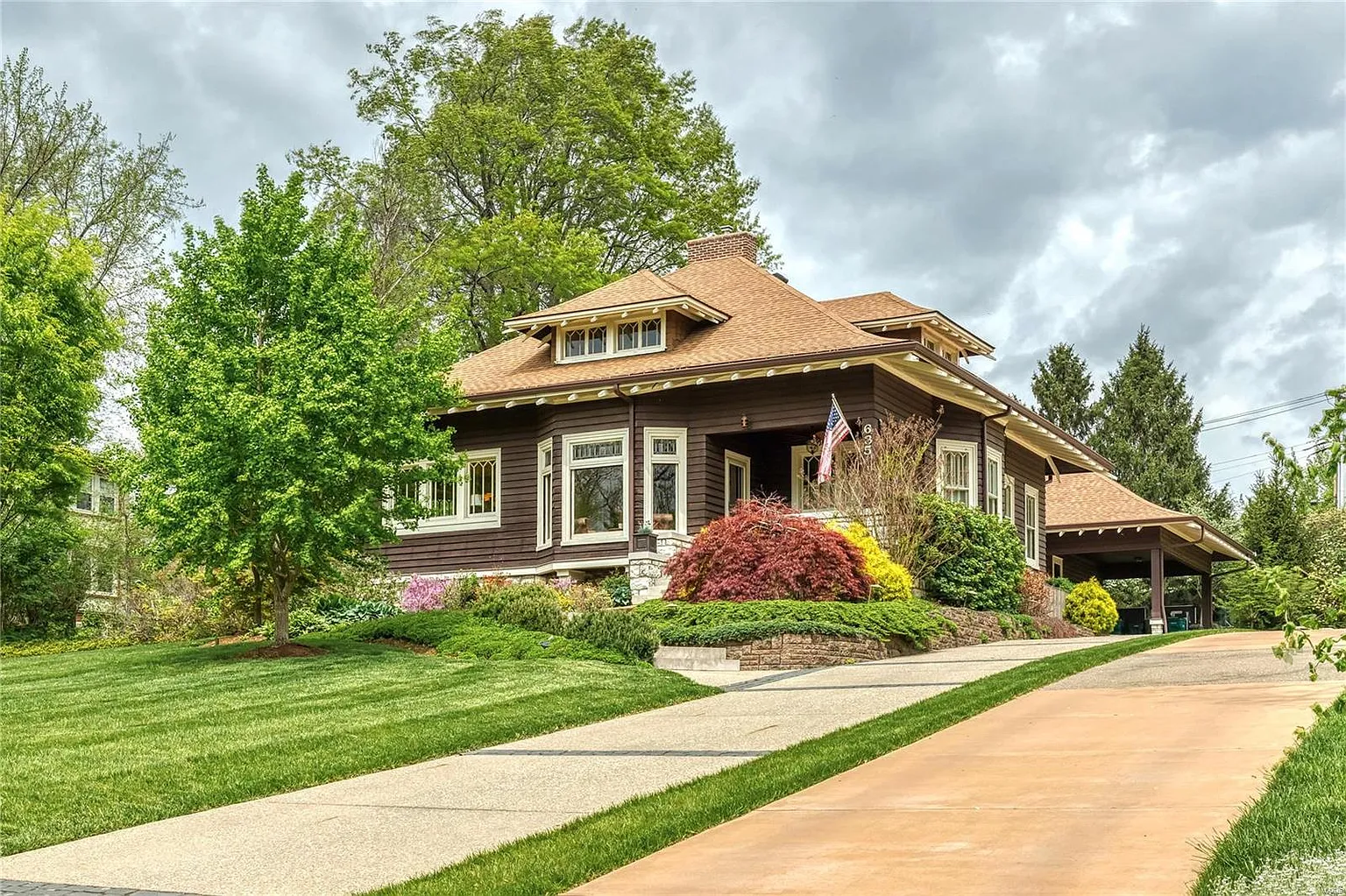 635 W Lockwood Ave photo 1