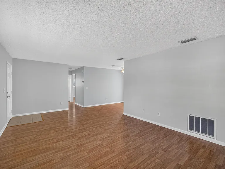 328 Palos Ct — Photo 5