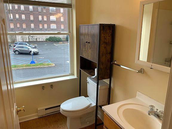 4th image of 644-648 North St #1