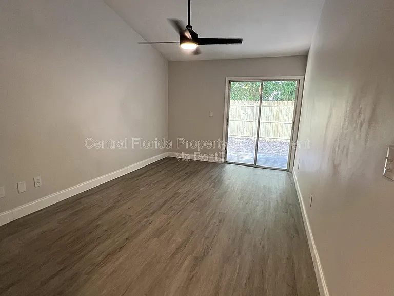 914 Robinhood Ct — Photo 18