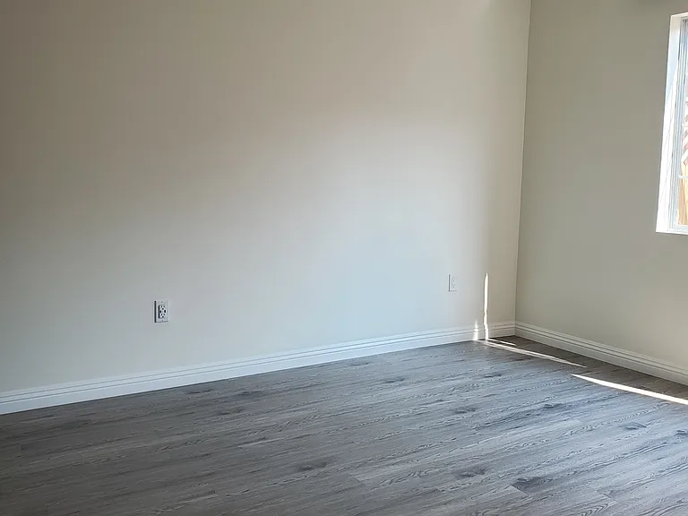 5306 Romaine St — Photo 1