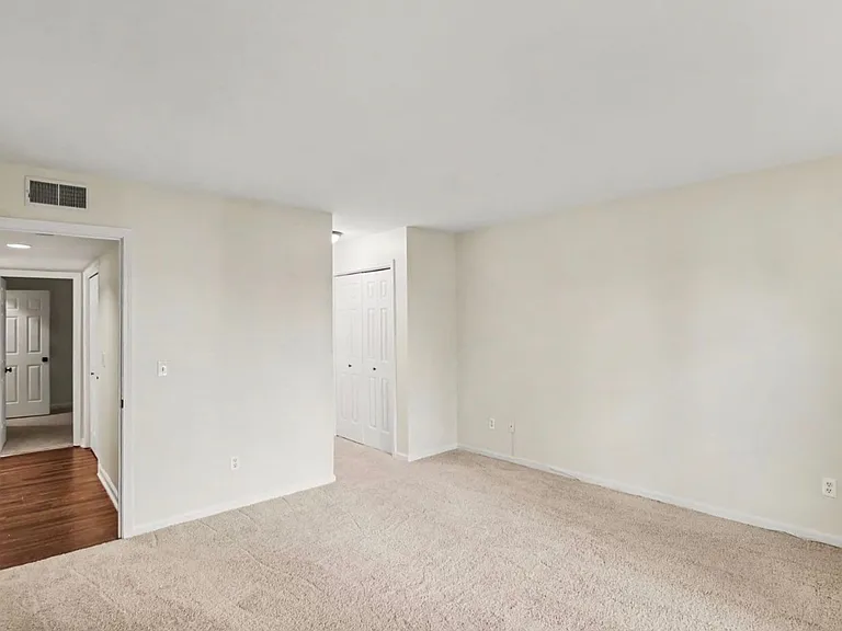 213 Hillsboro Pl — Photo 9