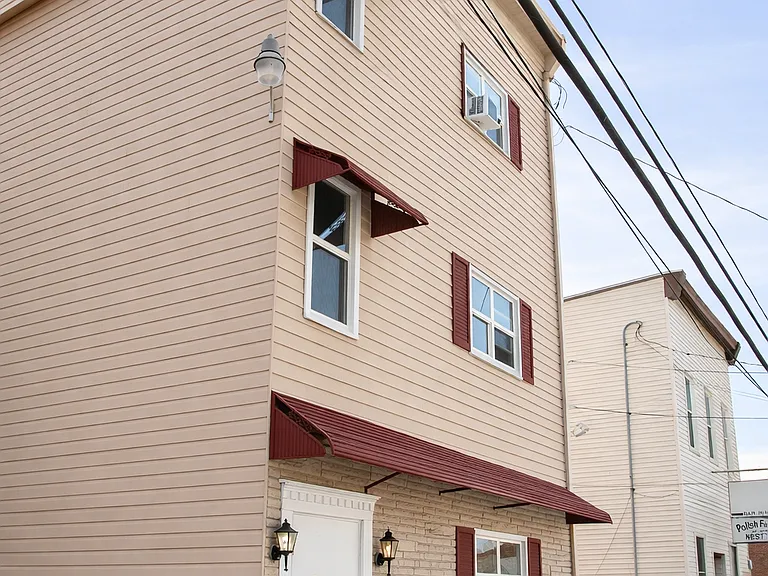 666 Thompson Ave #2 — Photo 1