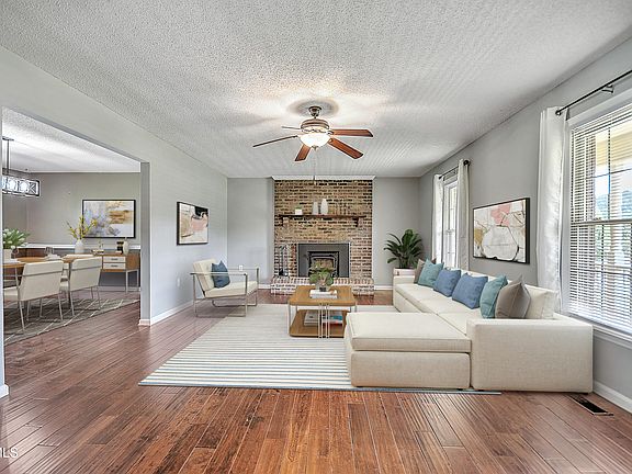 4th image of 685 W Valley Dr
