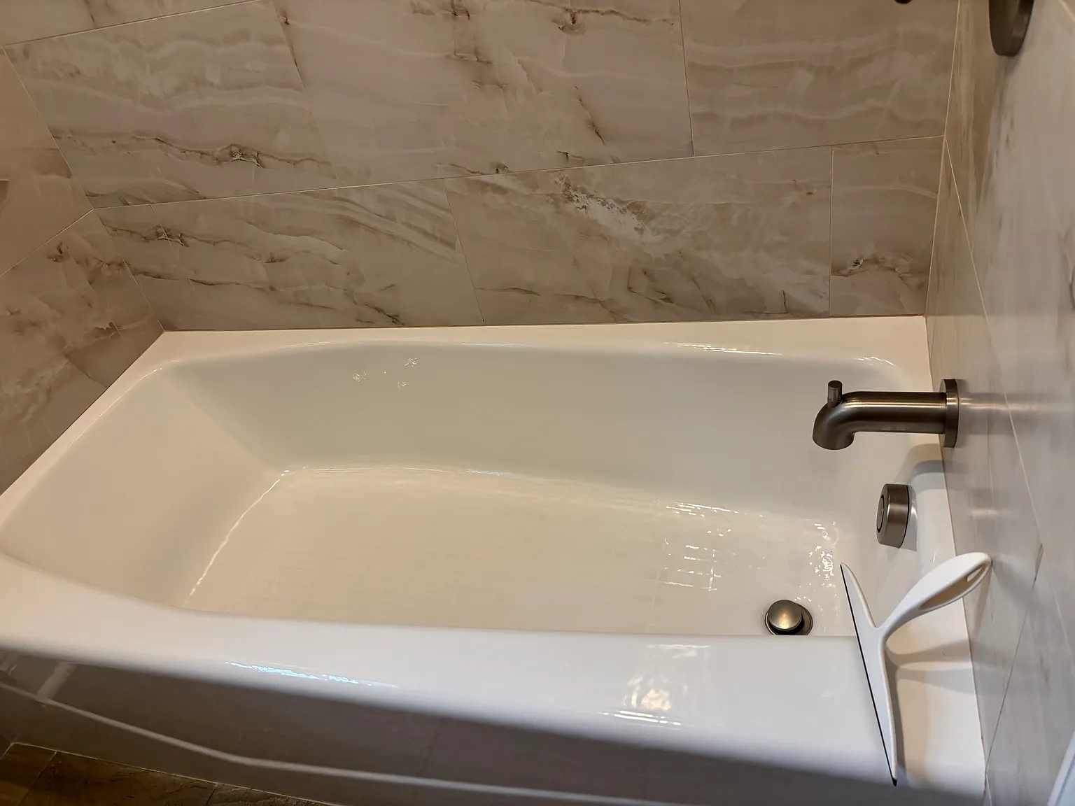 2 bed, 1.5 bath, 1660 sqft, $2,000 — Photo 2
