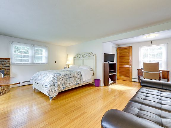 3rd image of 44 Lakewood Dr #1