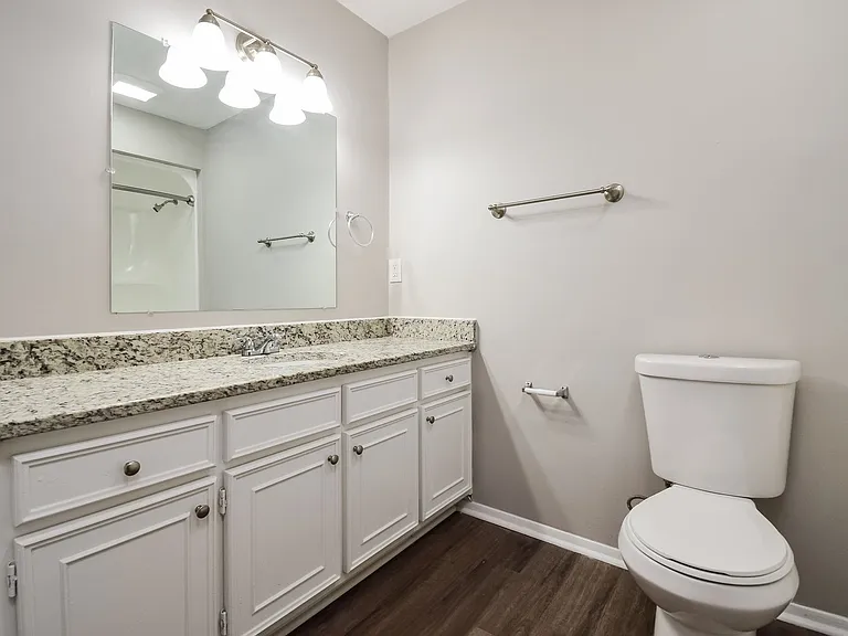 332364_026_main_bathroom_13547559.jpg