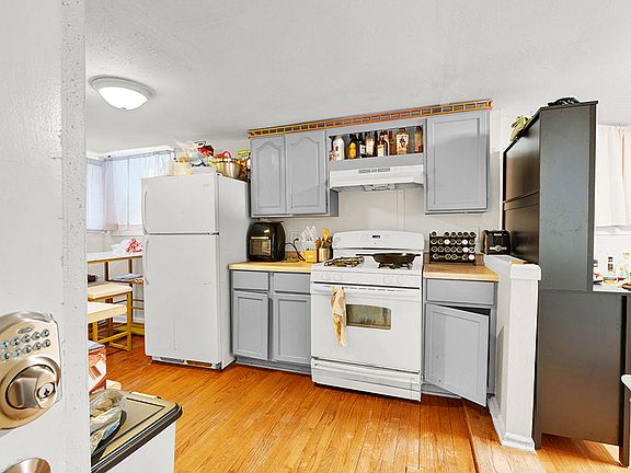 3rd image of 6445 N Glenwood Ave #G