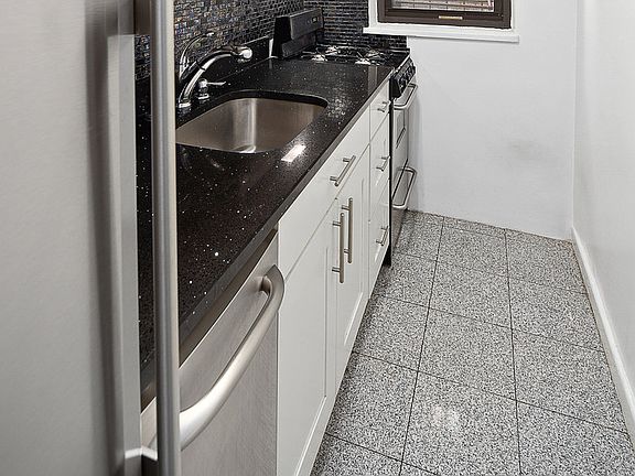 4th image of 155 W 71st St APT 2F