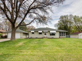 1884 Prosperity Rd N, Maplewood, MN 55109