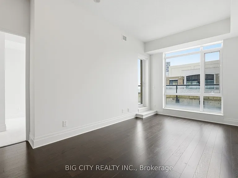 131 Upper Duke Cres #1005 — Photo 2