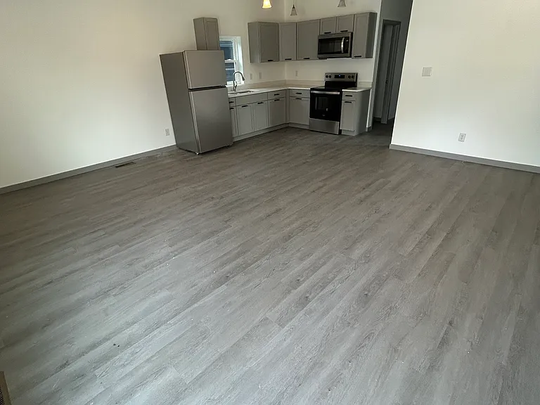 235 Iowa St — Photo 2