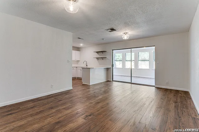 8214 Banbury Dr — Photo 9