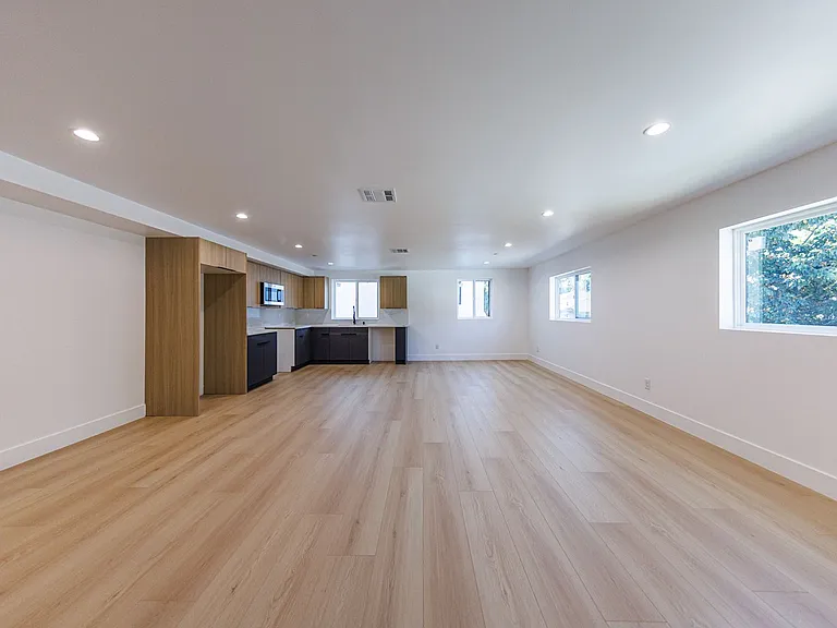 1330 S. Longwood Ave. — Photo 46