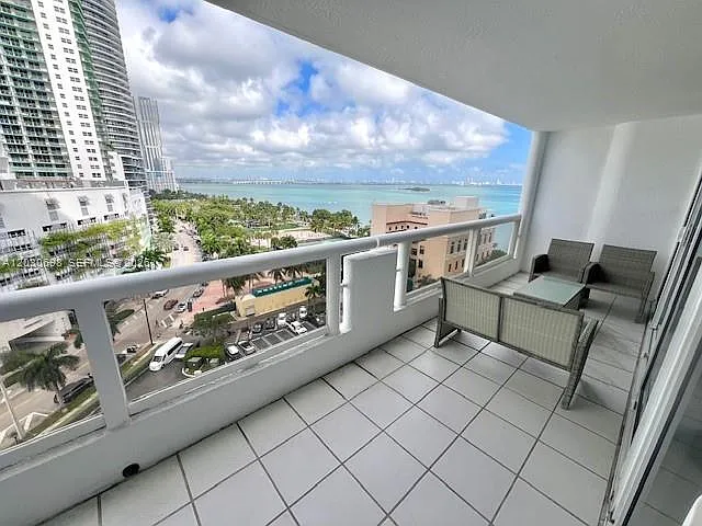 1717 N Bayshore Dr #A-1450 — Photo 9